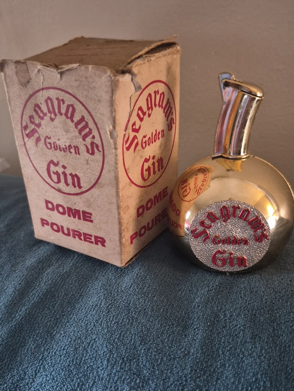 Vintage 1960s Seagram's Golden Gin Dome Pourer Barware Collectible w Box